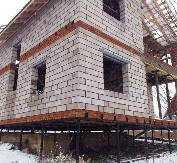 Монтаж свайно-винтового фундамента под дом из пеноблока в Пушкино